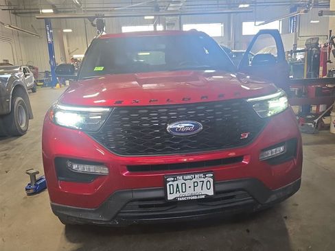 Used 2023 Ford Explorer ST image 3