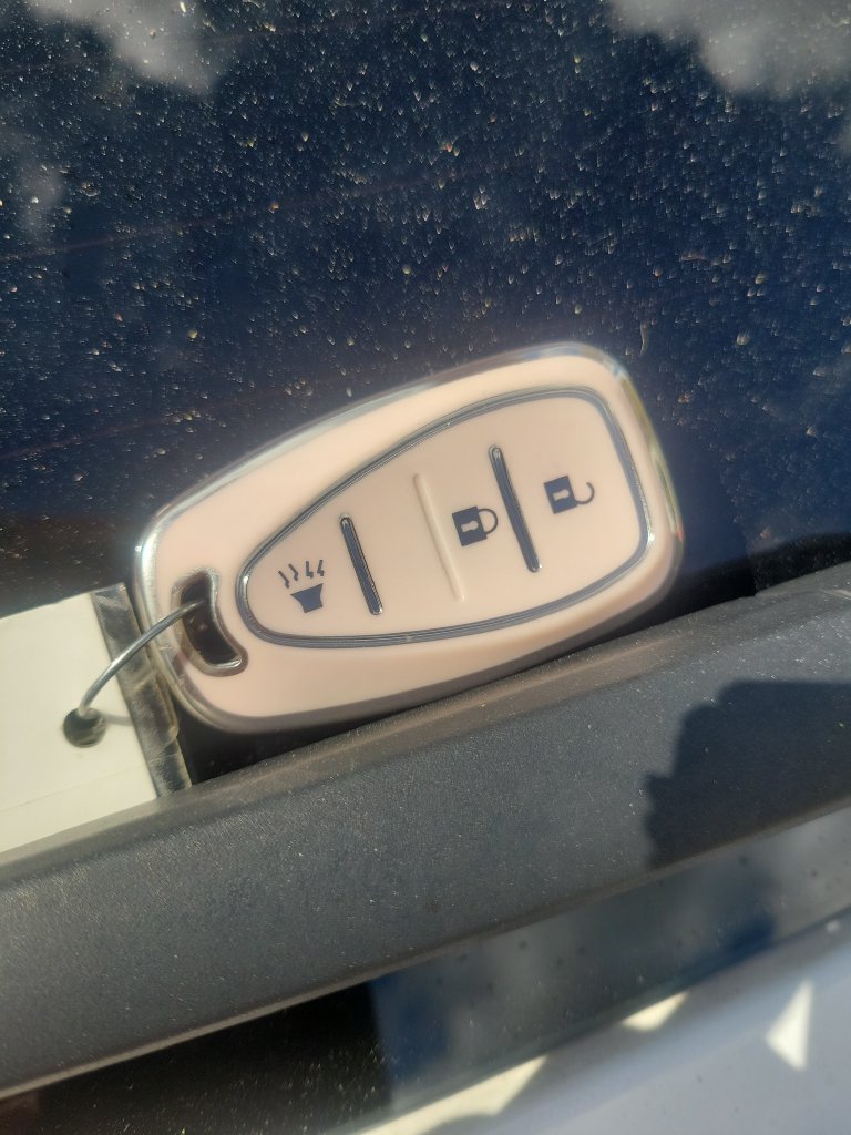 Used 2025 Chevrolet Trax RS w/ Sunroof Package FWD image 35