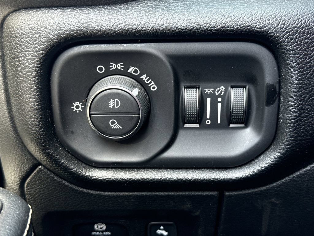 Used 2026 RAM 1500 Laramie AWD/4WD image 21