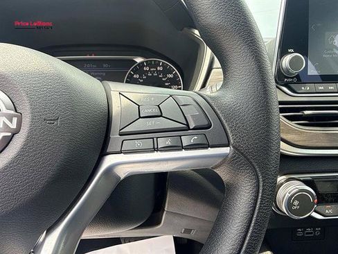 Used 2025 Nissan Altima 2.5 SV AWD/4WD image 22