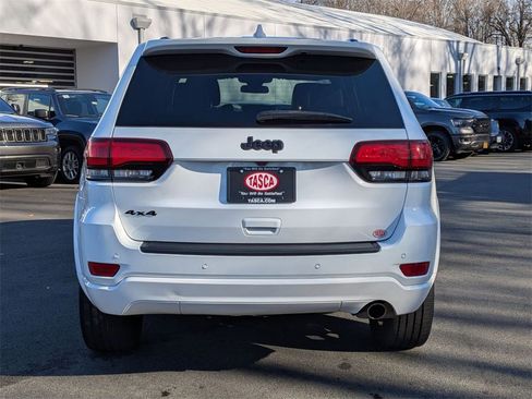 Certified 2021 Jeep Grand Cherokee Laredo X image 4