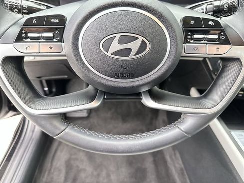 Certified 2025 Hyundai Elantra Limited image 14