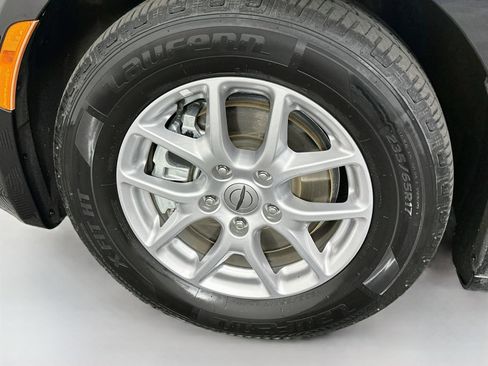Used 2023 Chrysler Voyager LX FWD image 31