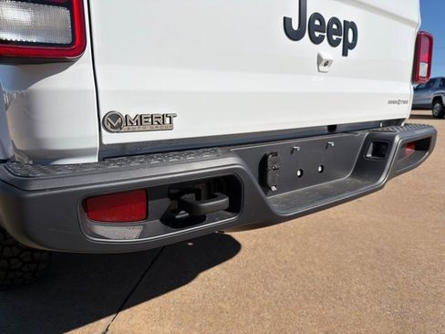 New 2025 Jeep Gladiator Sport image 18