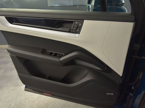 New 2026 Porsche Cayenne image 22