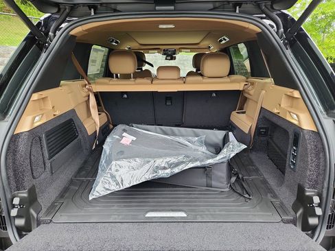 New 2026 Land Rover Range Rover Long Wheelbase SE AWD/4WD image 13