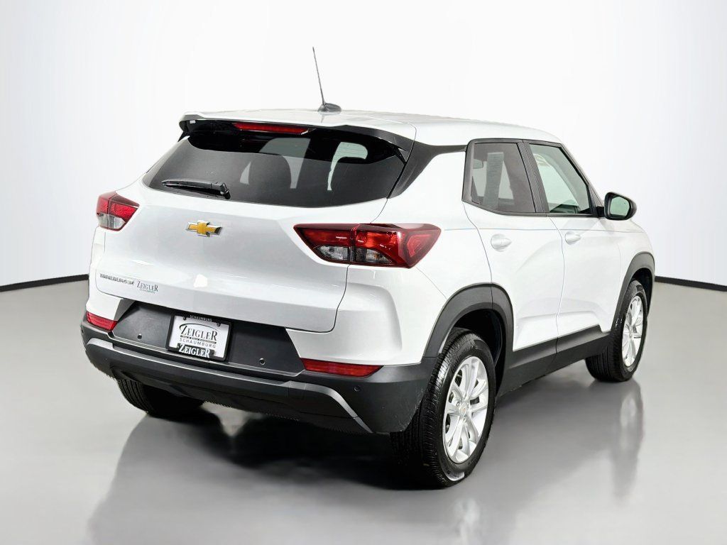 Used 2025 Chevrolet TrailBlazer LS w/ LS Convenience Package FWD image 7
