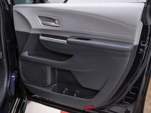 Used 2023 Toyota Sienna LE image 26