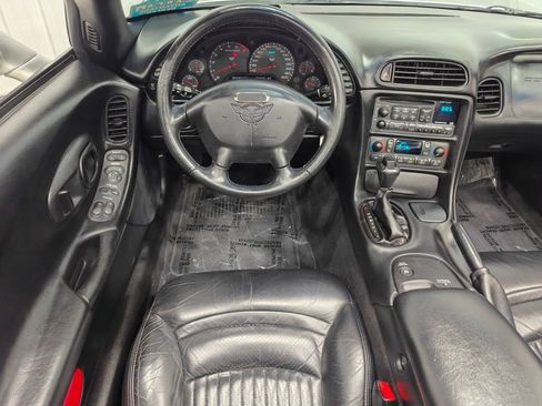 Used 2004 Chevrolet Corvette Convertible w/ Preferred Equipment Group RWD image 4