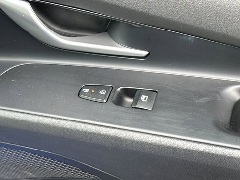 Used 2025 Hyundai Elantra Limited image 20