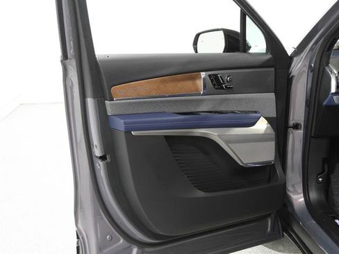 New 2026 Cadillac Vistiq Premium Luxury image 5