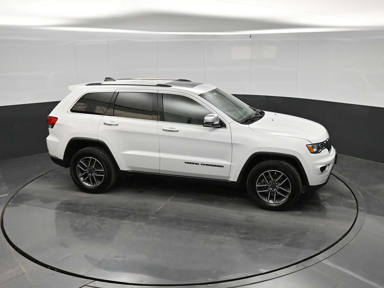 Used 2019 Jeep Grand Cherokee Limited w/ Trailer Tow Group IV AWD/4WD image 33