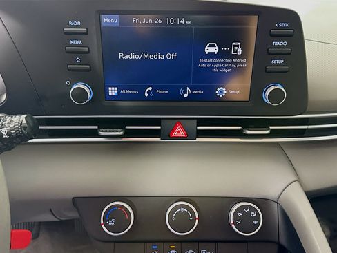 Used 2025 Hyundai Elantra SE FWD image 18