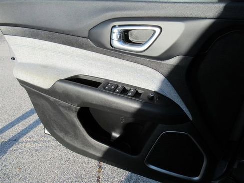 Used 2023 Jeep Compass Sport image 24