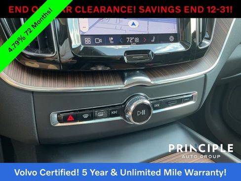 Certified 2023 Volvo XC60 B5 Ultimate w/ Climate Package image 18