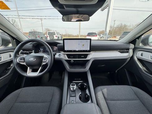 Used 2025 Ford Explorer Active AWD/4WD image 18