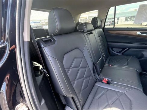 Used 2025 Volkswagen Atlas SE AWD/4WD image 24