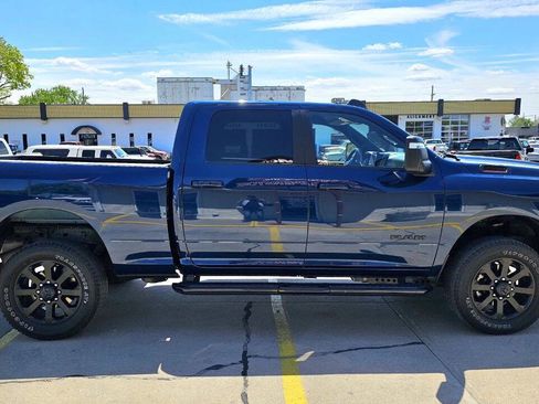 Used 2024 RAM 2500 Big Horn w/ Night Edition AWD/4WD image 5
