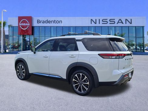 New 2026 Nissan Pathfinder Platinum FWD image 4