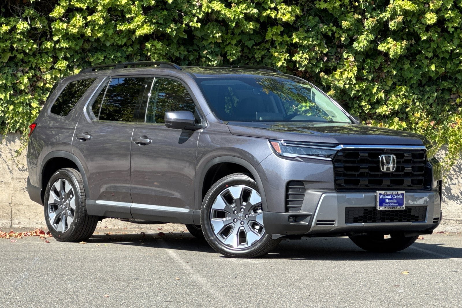 New 2026 Honda Pilot Touring image 2
