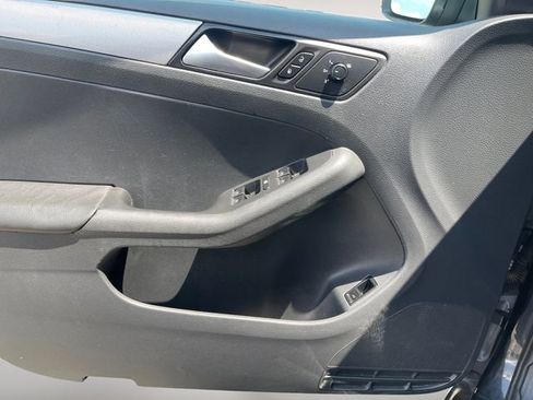 Used 2017 Volkswagen Jetta S image 24