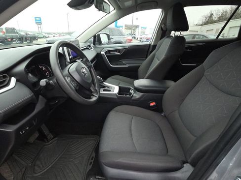 Used 2025 Toyota RAV4 XLE FWD image 15