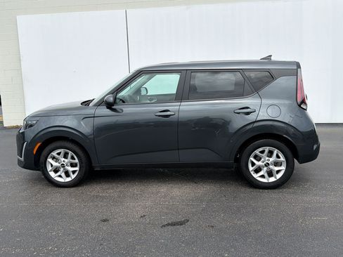 Used 2025 Kia Soul LX w/ LX Technology Package FWD image 2