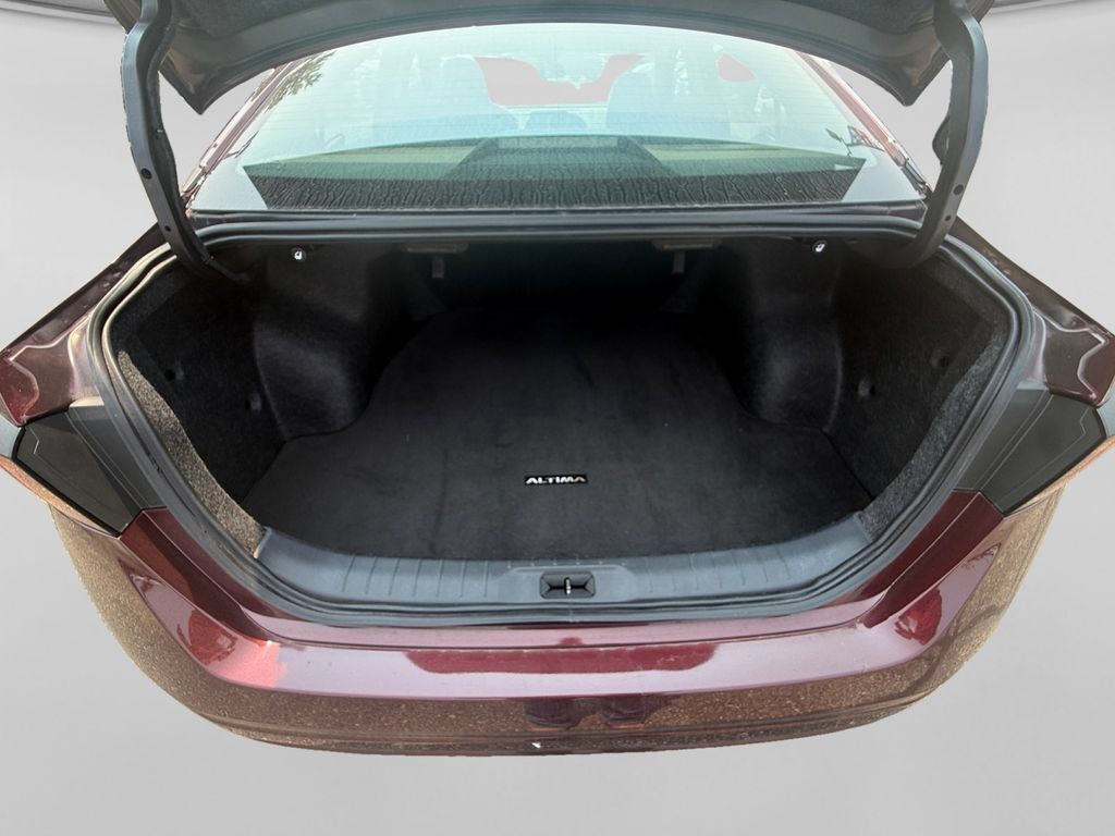 Used 2025 Nissan Altima 2.5 SV FWD image 42