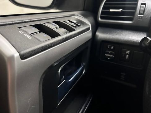 Used 2018 Toyota 4Runner SR5 AWD/4WD image 19
