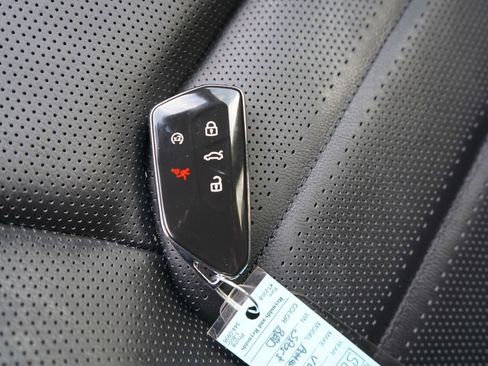 Used 2025 Volkswagen Atlas Cross Sport SEL R-Line image 38