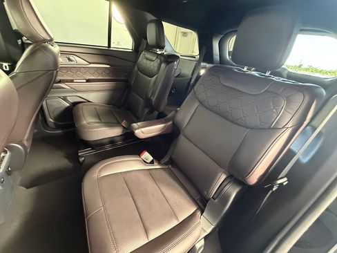 Used 2025 Ford Explorer Platinum w/ LUX Leather Package AWD/4WD image 23