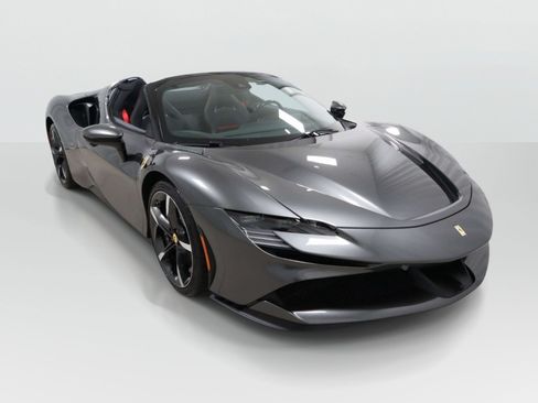 Certified 2025 Ferrari SF90 Spider AWD/4WD image 5