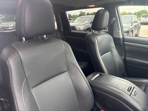 Used 2018 Toyota Highlander Limited w/ Protection Package #3 AWD/4WD image 28