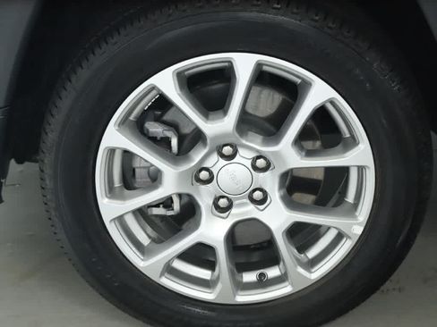 Used 2024 Jeep Compass Latitude AWD/4WD image 31