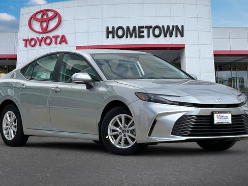 Used 2025 Toyota Camry LE w/ Convenience Package AWD/4WD image 2