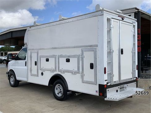 Used 2022 Chevrolet Express 3500 w/ Power Convenience Package RWD image 6