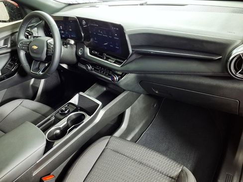 Used 2026 Chevrolet Equinox LT FWD image 13