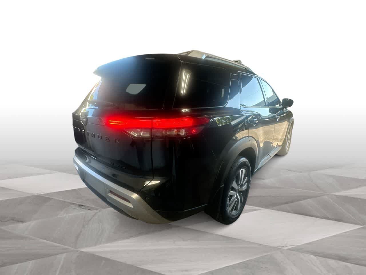 Used 2023 Nissan Pathfinder SL w/ Black Appearance Package AWD/4WD image 8