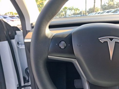 Used 2024 Tesla Model Y Long Range AWD/4WD image 19