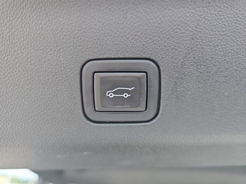 Used 2024 Chevrolet Tahoe Premier AWD/4WD image 16