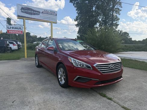 Used 2017 Hyundai Sonata SE FWD image 4