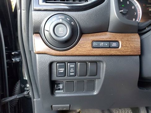 Used 2021 Nissan Titan Platinum Reserve w/ Moonroof Package image 31