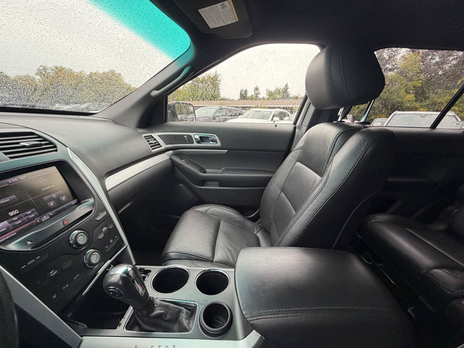 Used 2014 Ford Explorer XLT w/ Equipment Group 202A FWD image 18