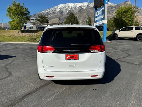 Used 2023 Chrysler Voyager LX FWD image 7