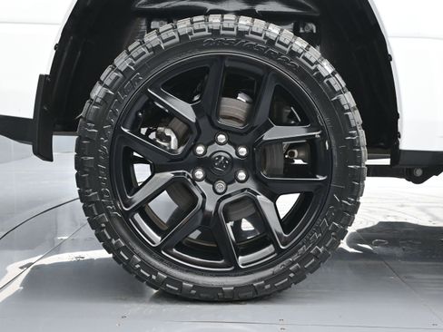 Used 2023 RAM 1500 Laramie AWD/4WD image 18