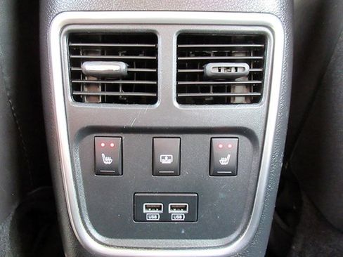 Used 2015 Chrysler 300 C w/ Light Group image 33