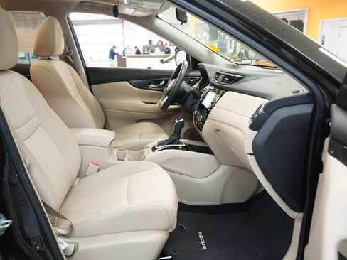 Used 2017 Nissan Rogue SV image 33