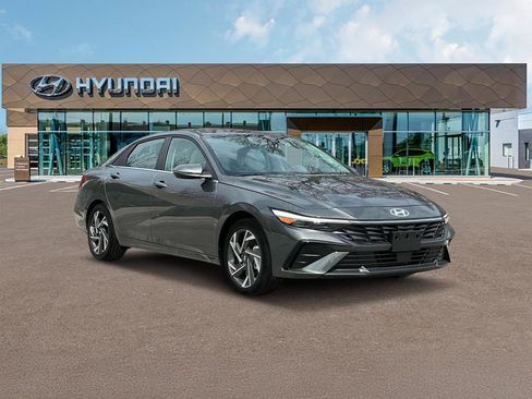 New 2025 Hyundai Elantra Limited FWD image 11