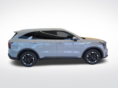 Certified 2024 Kia Sorento S w/ Panoramic Sunroof Package FWD image 9