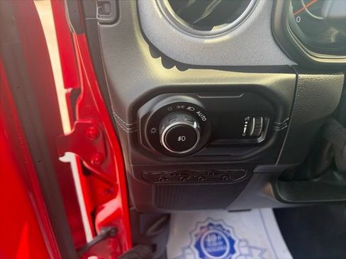 Used 2025 Jeep Wrangler Unlimited Sahara AWD/4WD image 19